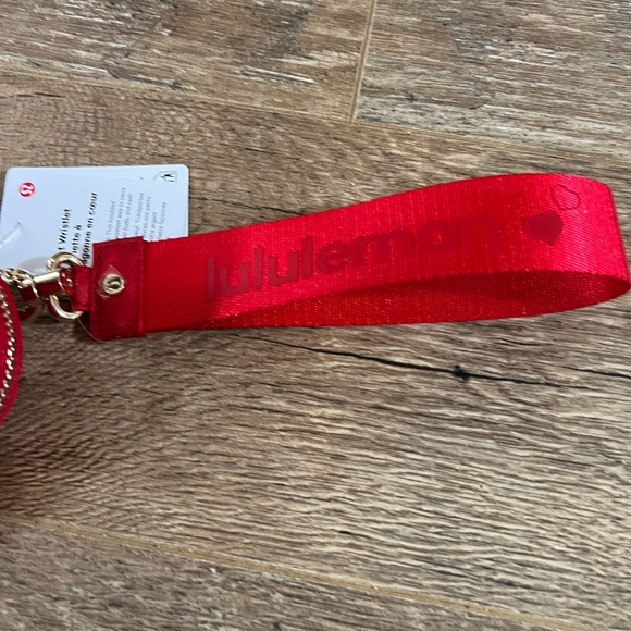 Lululemon heart Wristlet red Keychain - Picture 3 of 6
